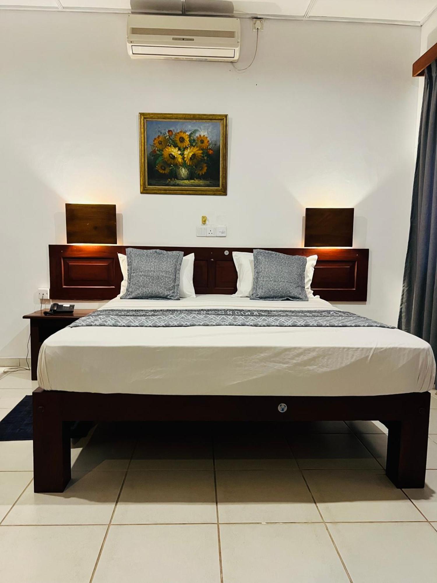Hotel Sunflower كاتاراغاما المظهر الخارجي الصورة