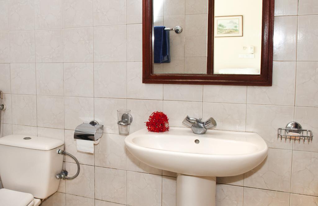Hotel Sunflower كاتاراغاما الغرفة الصورة